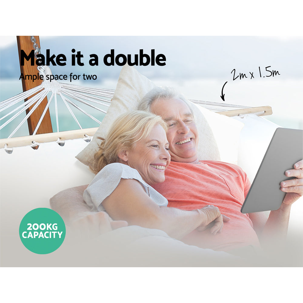 Two adults in a cream double hammock; graphic lists a 200 kg combined maximum load.