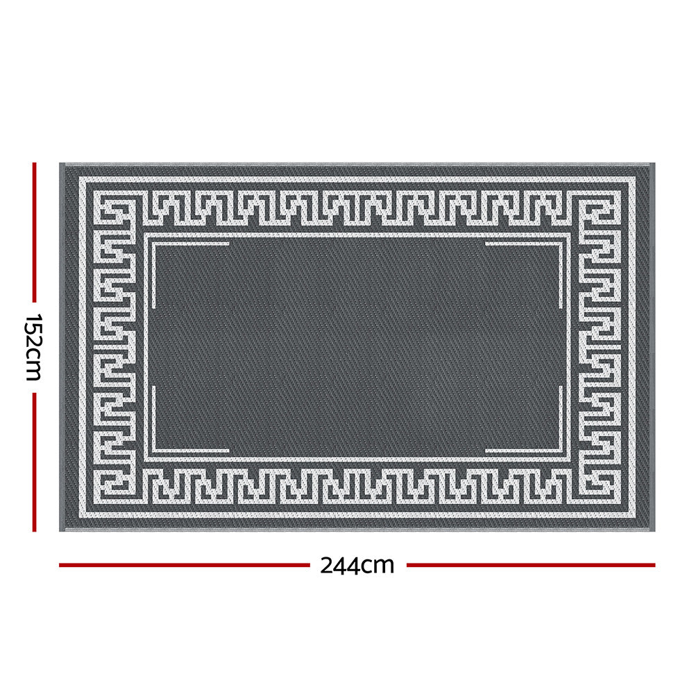 Outdoor rug dimension diagram: 152 cm by 244 cm.
